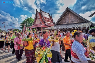 ประเพณีแห่ต้นดอกไม้สงกรานต์ภาคอีสาน